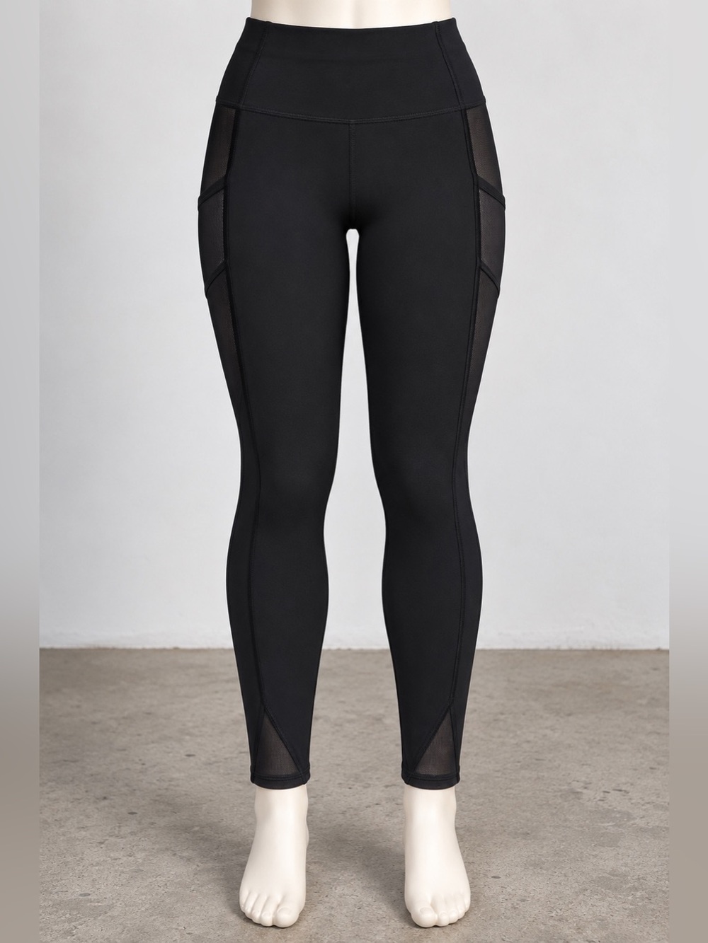 Lululemon Black Mesh Detail Leggings 29” Inseam Size 6